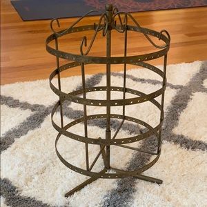 spinning jewelry stand